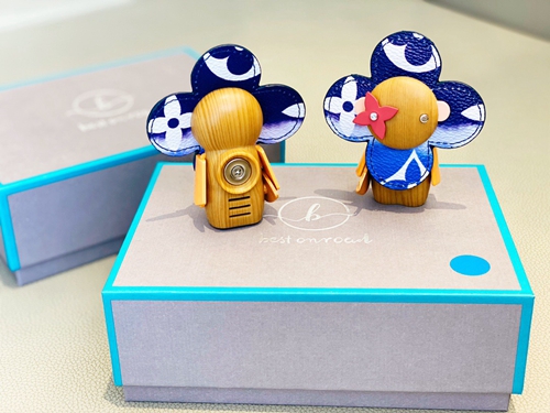 ブランドキーホルダー側面デザイン